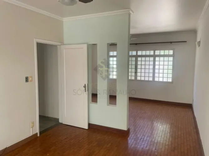 Casa sobrado à venda com 169,15m² de área construída e 03 quartos no bairro Vila Seixas, e