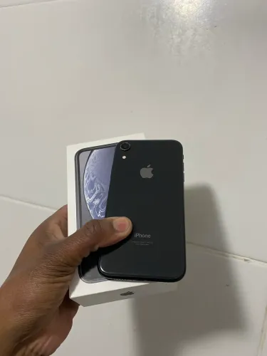 A VENDA IPHONE XR 64 GIGAS FACE ID OK ACOMPANHA CAIXA E UM CABO DO CARREGADOR 
