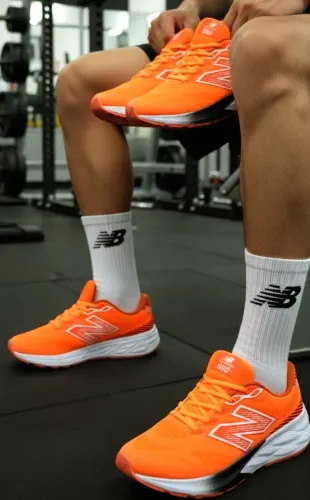 Tênis New Balance 880 Performance Orange | Amortecimento Premium, Mesh Respirável Estiloso