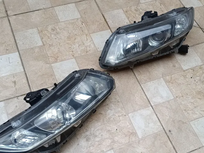 Par de farol Civic 2014 original no estado não vendo separado..