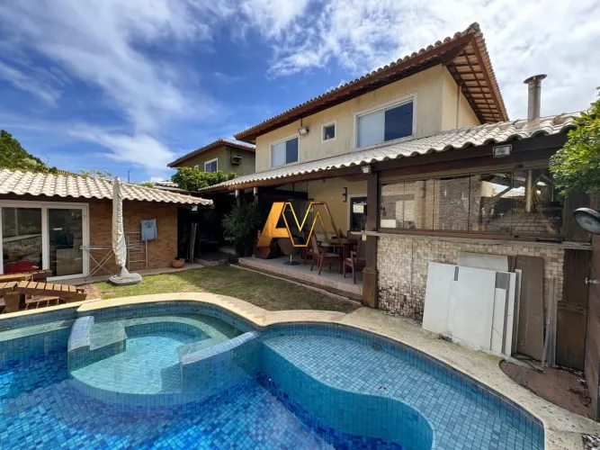 CASA 4 SUÍTES EM PIATÃ