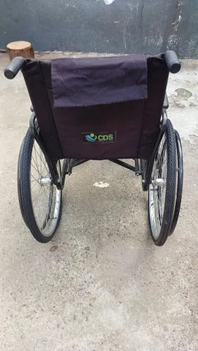 Cadeira de rodas dobrável CDS seminovo