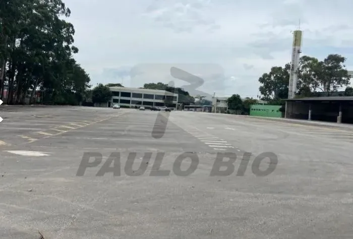 Terreno industrial com amplo pátio para alugar e vender no Bairro Vila Califórnia em São P