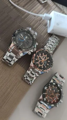 Vende se esses relógio cada um 300,00