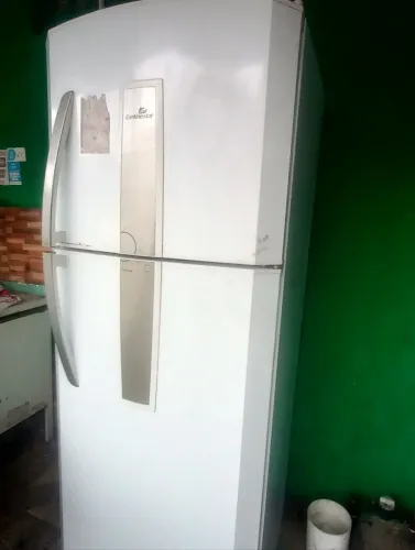 Vendo esta linda geladeira funcionando perfeitamente contato *