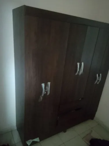 Guarda roupa conservado tem que ser retirado