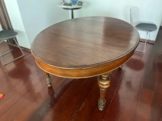 Vendo mesa de jantar antiga de madeira