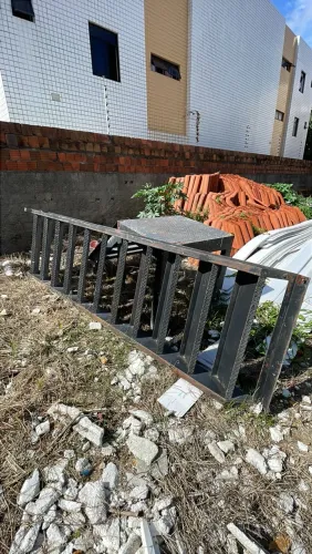 VENDO ESCADA DE FERRO