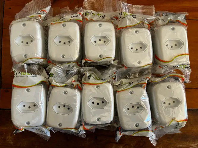 Tomada de Sobrepor 3 pinos - Kit Com 20 Unidades