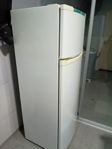 Vendo geladeira Consul biplex 334 litros