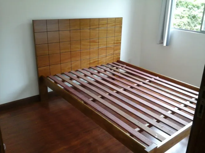 Cama de casal Madeira Embuia Mel