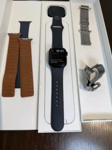 Apple Watch Series 8 - 41MM - 4 pulseiras