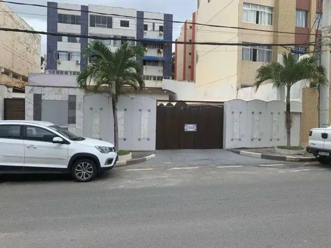 Terreno com galpão estacionamento 15 vagas aluguel e venda com 700M2 em Costa Azul - Salv