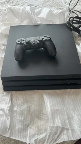 Playstation 4 pro USADO + 1 controle usado + cabos de conexao com a tv e luz