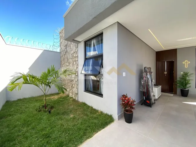Casa à Venda com 03 Quartos no Bairro Fábio Notini em Divinópolis MG.