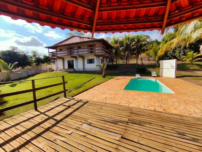Chácara de Luxo à Venda em Mococa-SP: 3 Quartos, 1 Suíte, 3 Salas, 5 Banheiros e 15 Vagas 