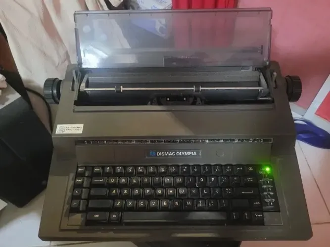 Maquina escrever dismac olympia anos 90