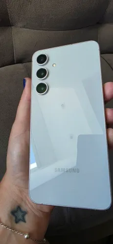 Samsung Galaxy S24 FE (SM-S721B/DS)