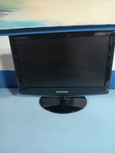 Monitor 16 polegadas marca Samsung acompanha 1 mouse 