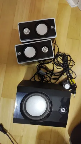 Vendo conjunto de caixas de som C3 Tech