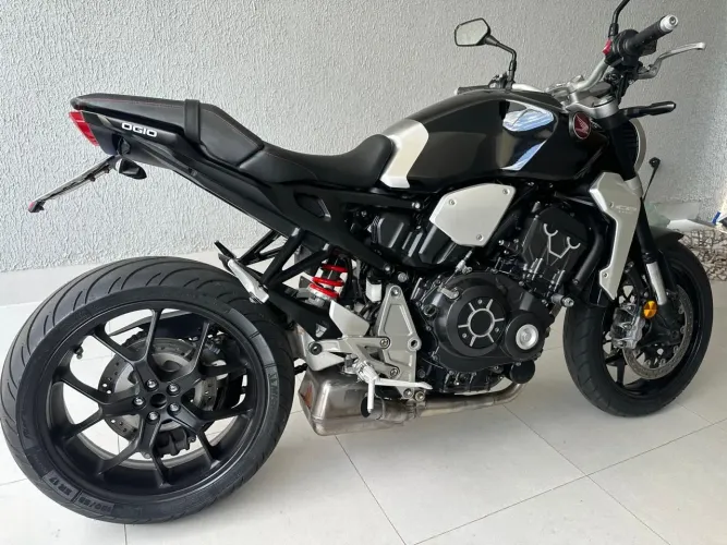 HONDA CB 1000R BLACK EDITION.