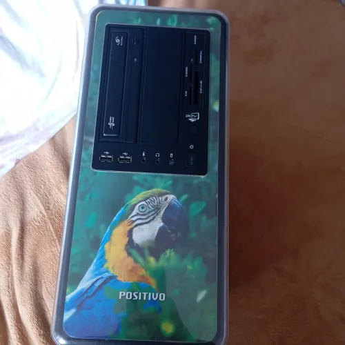 Cpu positivo com teclado e mause