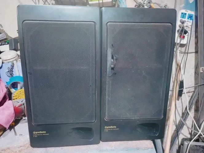 2 caixas acústicas sem falante gradiente Bass reflex p90