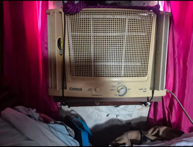 Vendo ar condicionado funcionando perfeitamente.