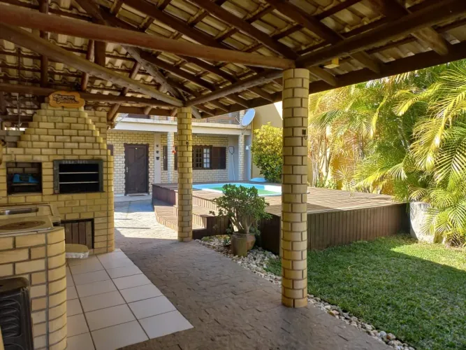 Casa para Venda em Imbituba, Vila Nova, 4 dormitórios, 2 suítes, 3 banheiros, 1 vaga