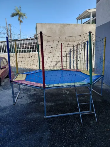 Cama elástica piscina de bolinhas pebolim