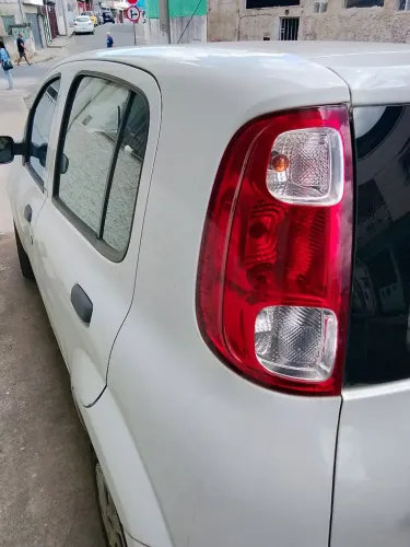 Fiat Uno Vivace Celeb. 1.0 EVO F.flex 8V 5P 2013