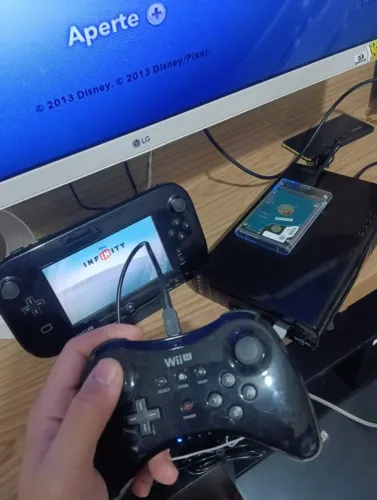 Nintendo Wii U + Pro Controller + HD 250GB + Jogos Digital