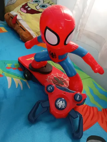 Brinquedo homem aranha