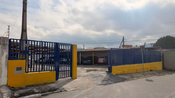 Terreno com estacionamento Centro de Mogi das Cruzes - Locação com Proprietário