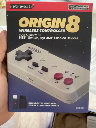 controle sem fio Retro-Bit Origin8, parte da Platinum Collection.