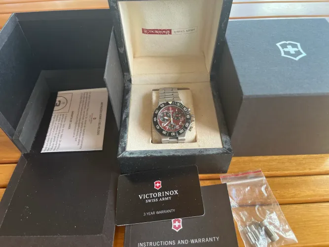 Victorinox Relógio masculino Swiss Army Summit XLT Chrono, vinho, Cronógrafo