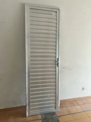 Porta de alumínio 0.80 largura x 2.10 de altura
