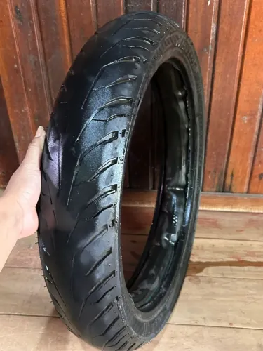 Pneu cb300