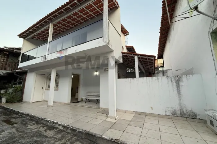 Casa de vila à venda no Jardim Flamboyant com 2 quartos e vaga de garagem, Cabo Frio