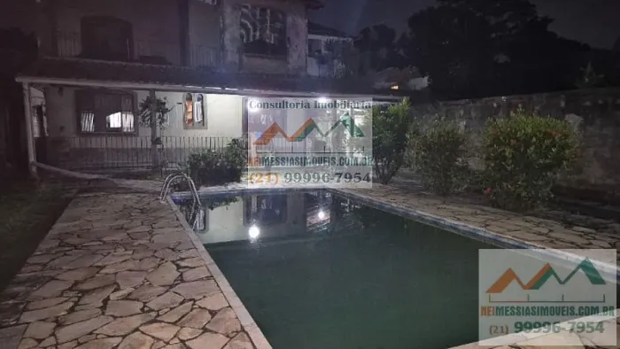 Duplex, com 3 quartos, 2 salas, cozinha, piscina