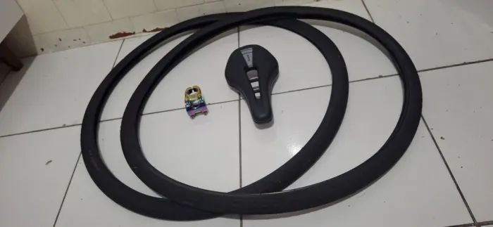 Pneus, Mesa e Banco