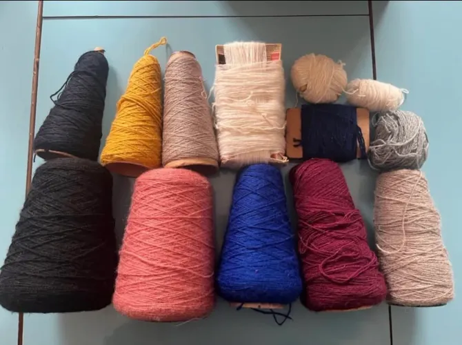 Novelos de lã - cores variadas 1 kg