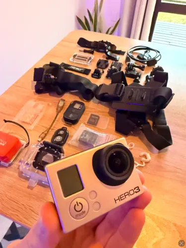 Go Pro Hero 3 - cartão com 32gb e com muitos acessórios
