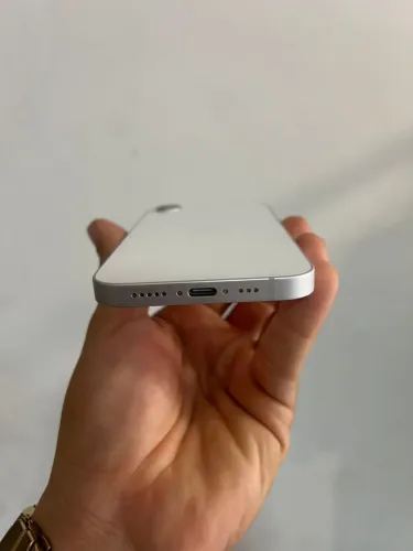iPhone 16e