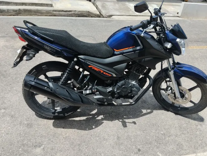 Moto Yamaha factor 150, quitada e selada pneus novos, revisada, é pegar e rodar.