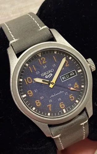Seiko 5 Sports Field SRPG39 com 3 pulseiras extras