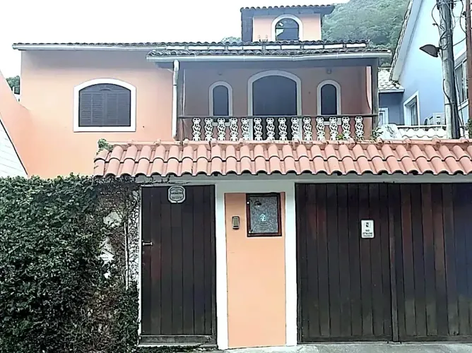 Casa para aluguel tem 250 metros quadrados com 3 quartos