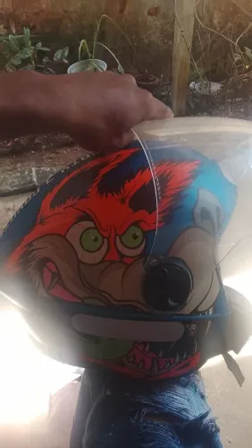 Capacete semi novo