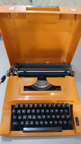 Máquina de Escrever Remington 12 portátil