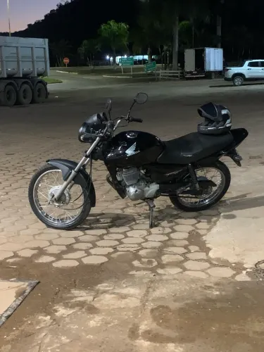 Titan 150 muito conservada 